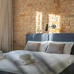 M&d Ultra Lux, Rynok Square *