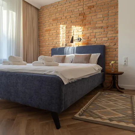 M&d Ultra Lux, Rynok Square * Λβιβ
