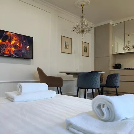 M&d Ultra Lux, Rynok Square *